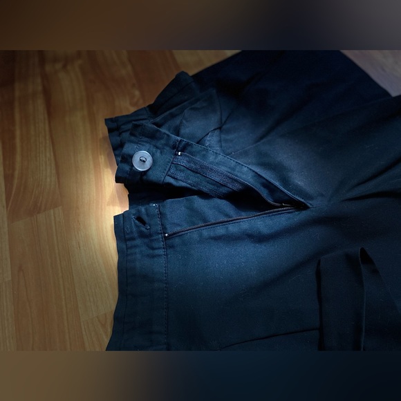 SHORTS 🖤 - Picture 5 of 9